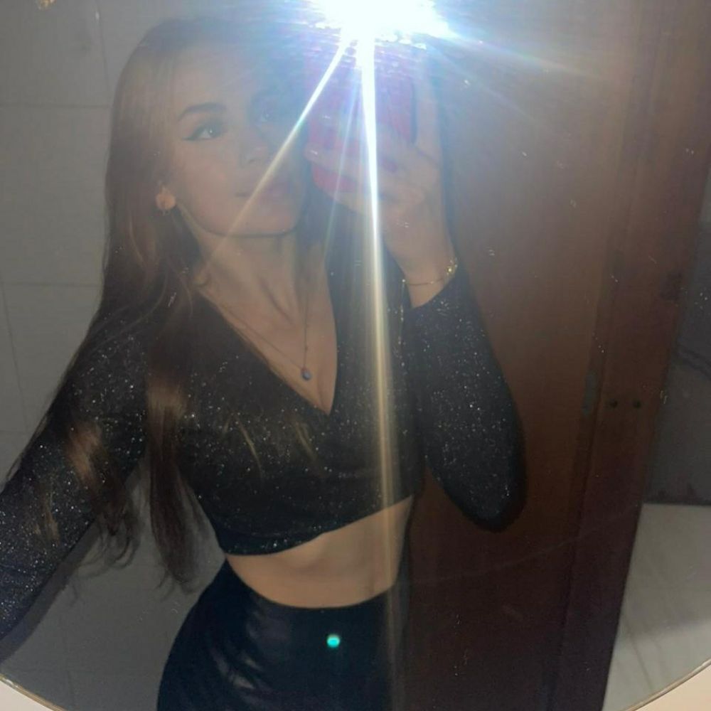 ana carolinE marés🥇