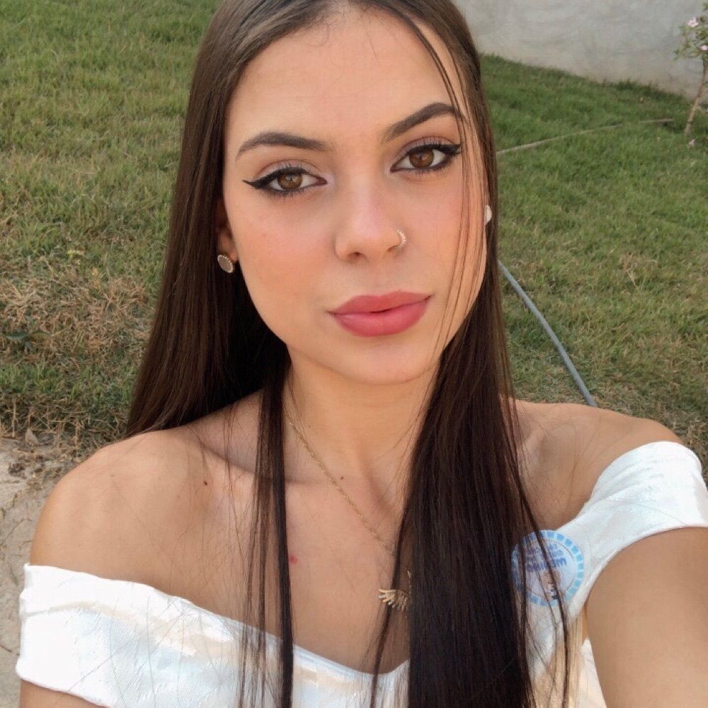 Júlia Toledo