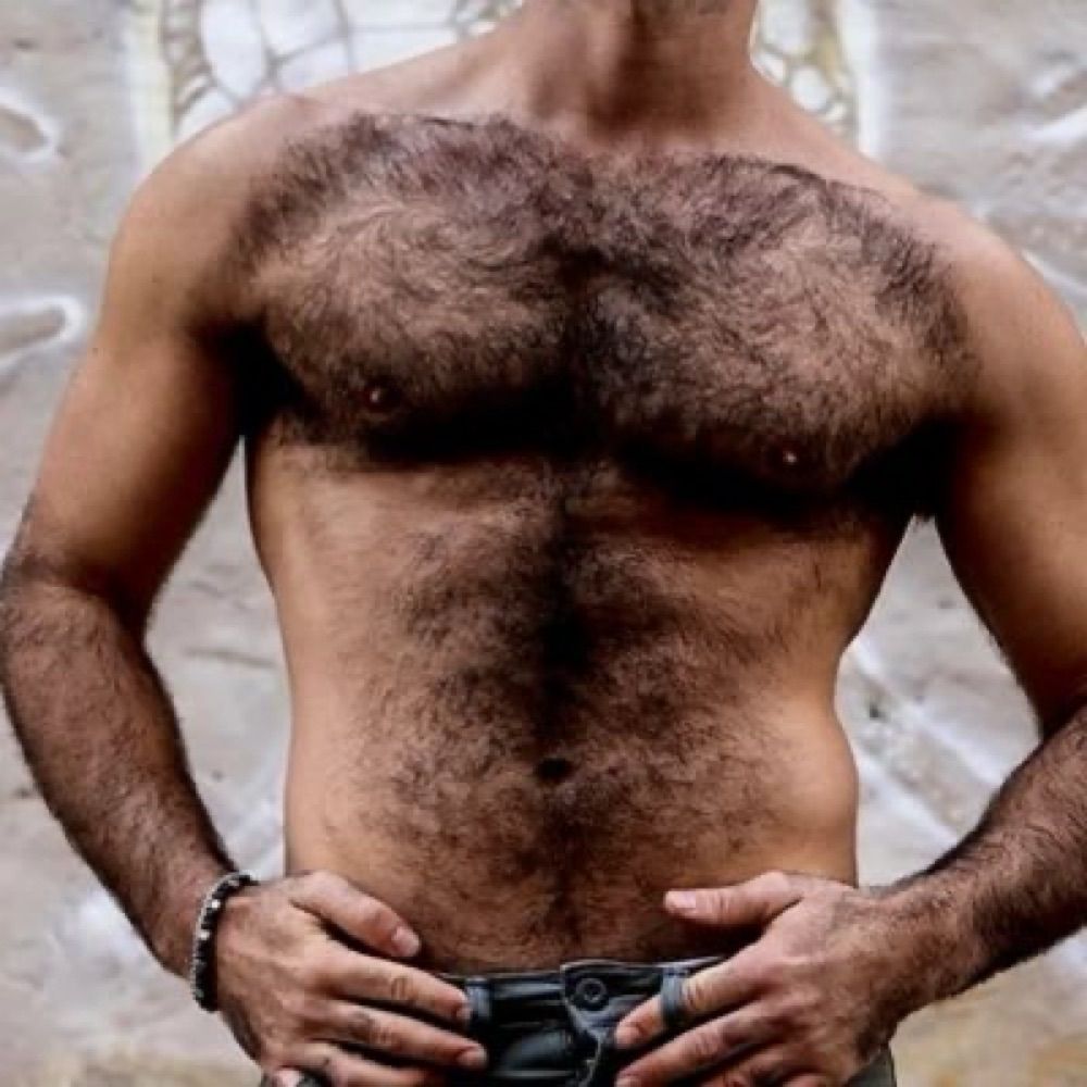Uncut & Hairy 🍆💦