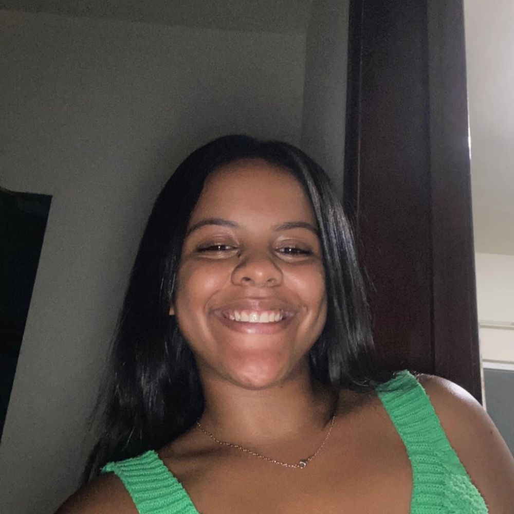 Emi| leitora e estudante 📖 