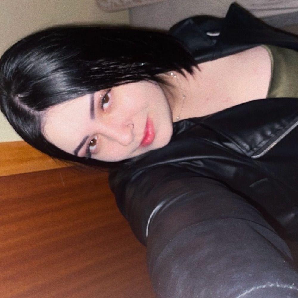 júlia.
