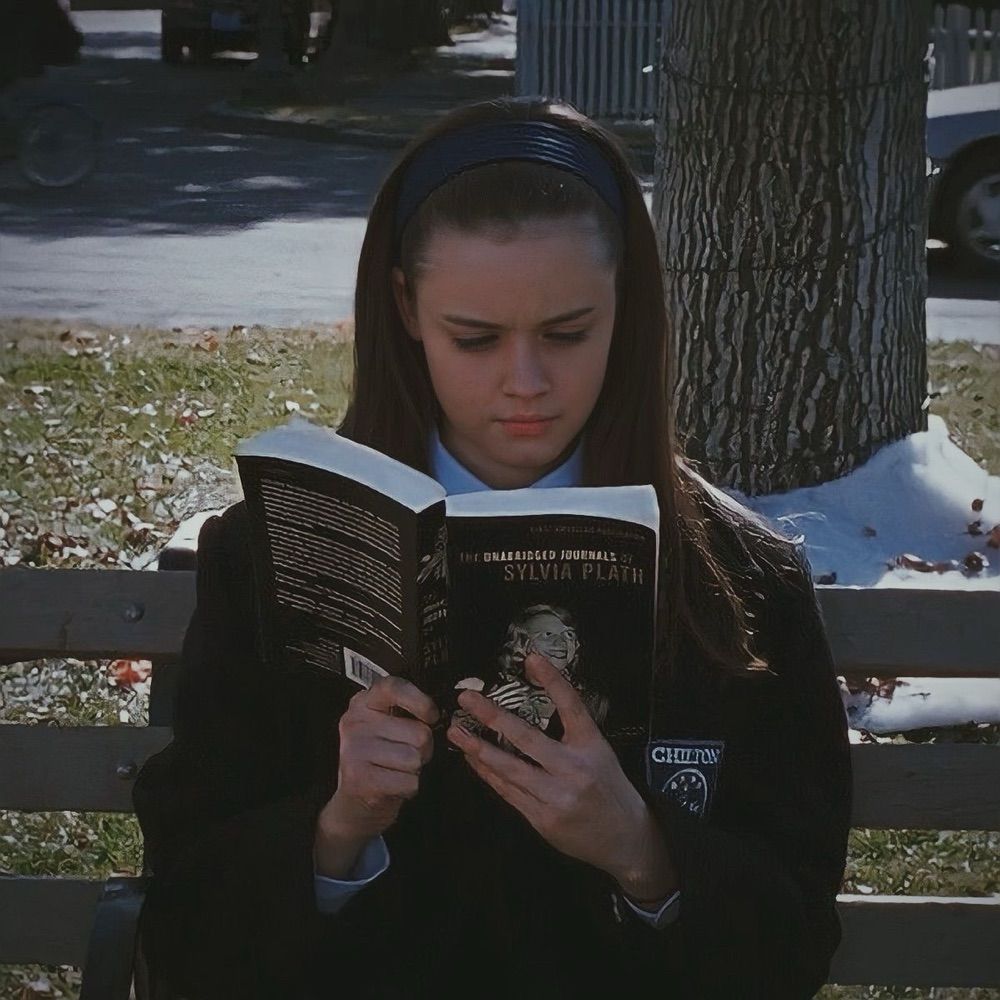 Thaísᶜʳᶠ🧣📖:Romance Real