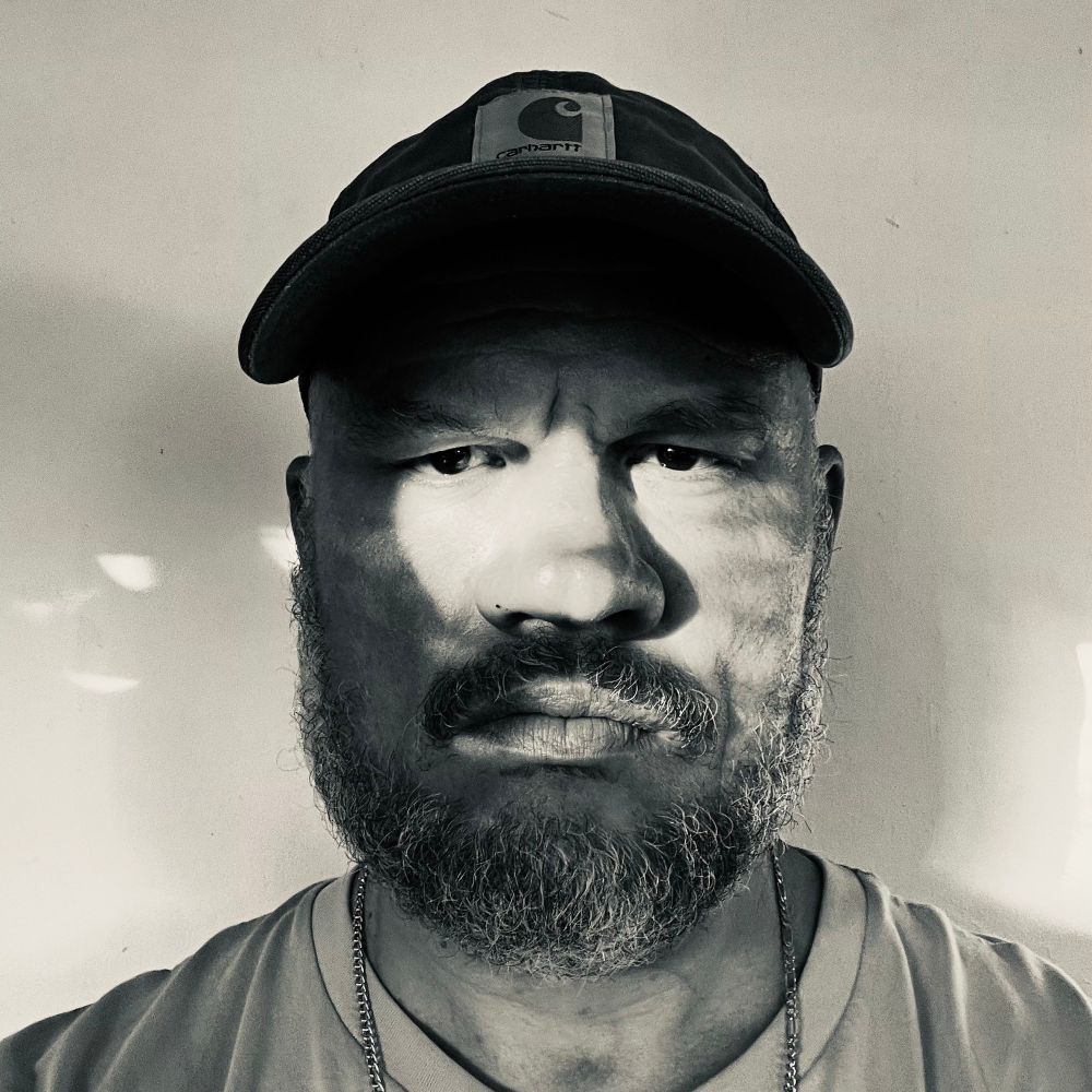 De bassist van Dood Vogeltje
