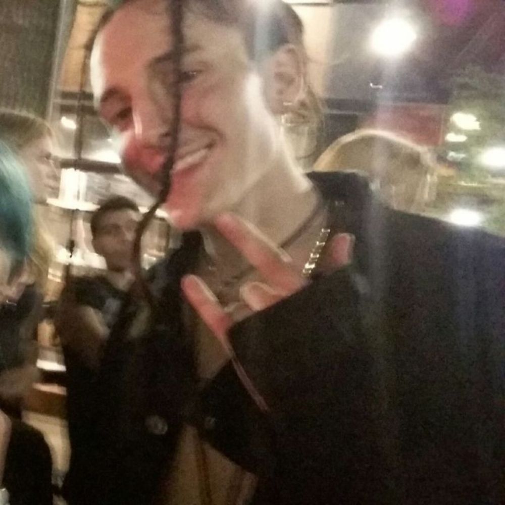 y e y e