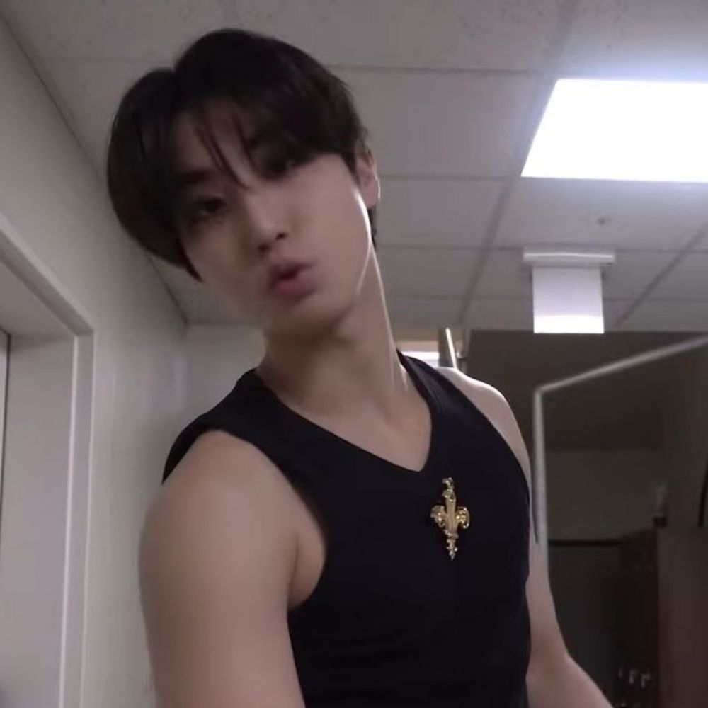 𝑳𝒂𝒓𝒂/✩𝑯𝒂𝒏 𝑱𝒊𝒔𝒖𝒏𝒈 𝒘𝒊𝒇𝒆