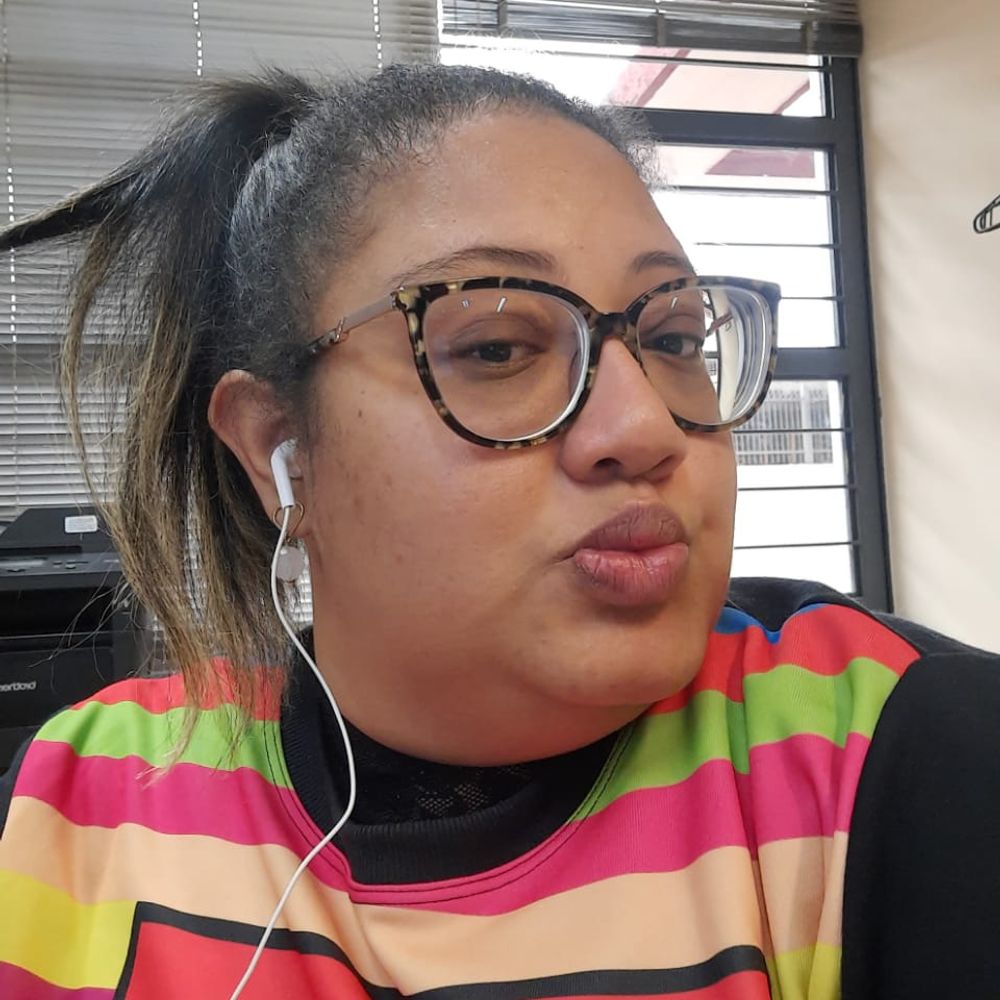 Camilinha 💕👩🏽‍🏫🍷📚⚽🇪🇸🎥