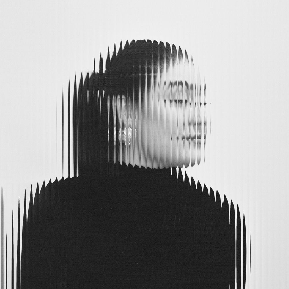 𝒫