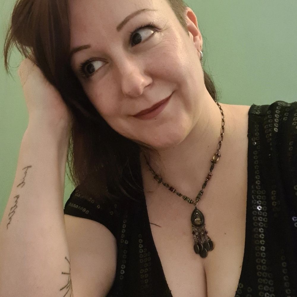 Alex (thebetterwithbooksclub)