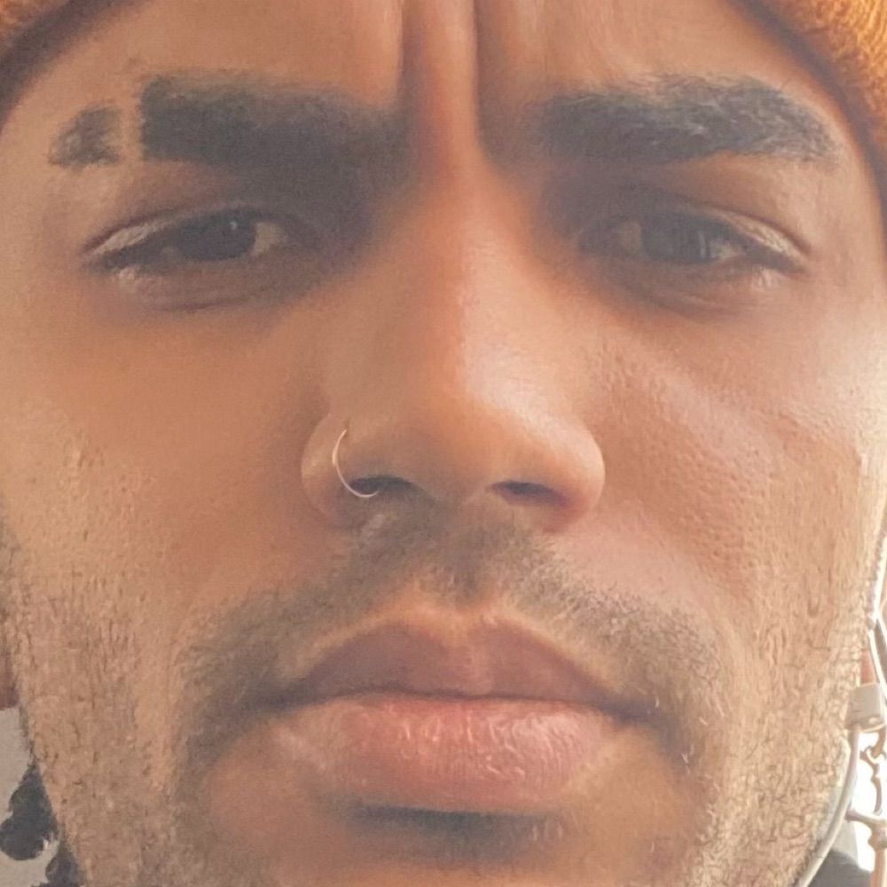 😡