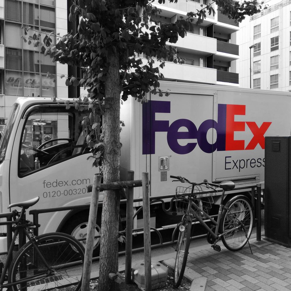 🤔📡📱📦🚚🚓