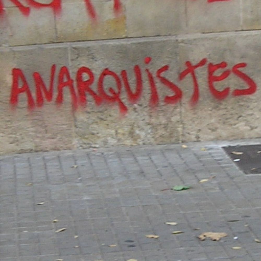 Condemnat a dansar sota terra.
