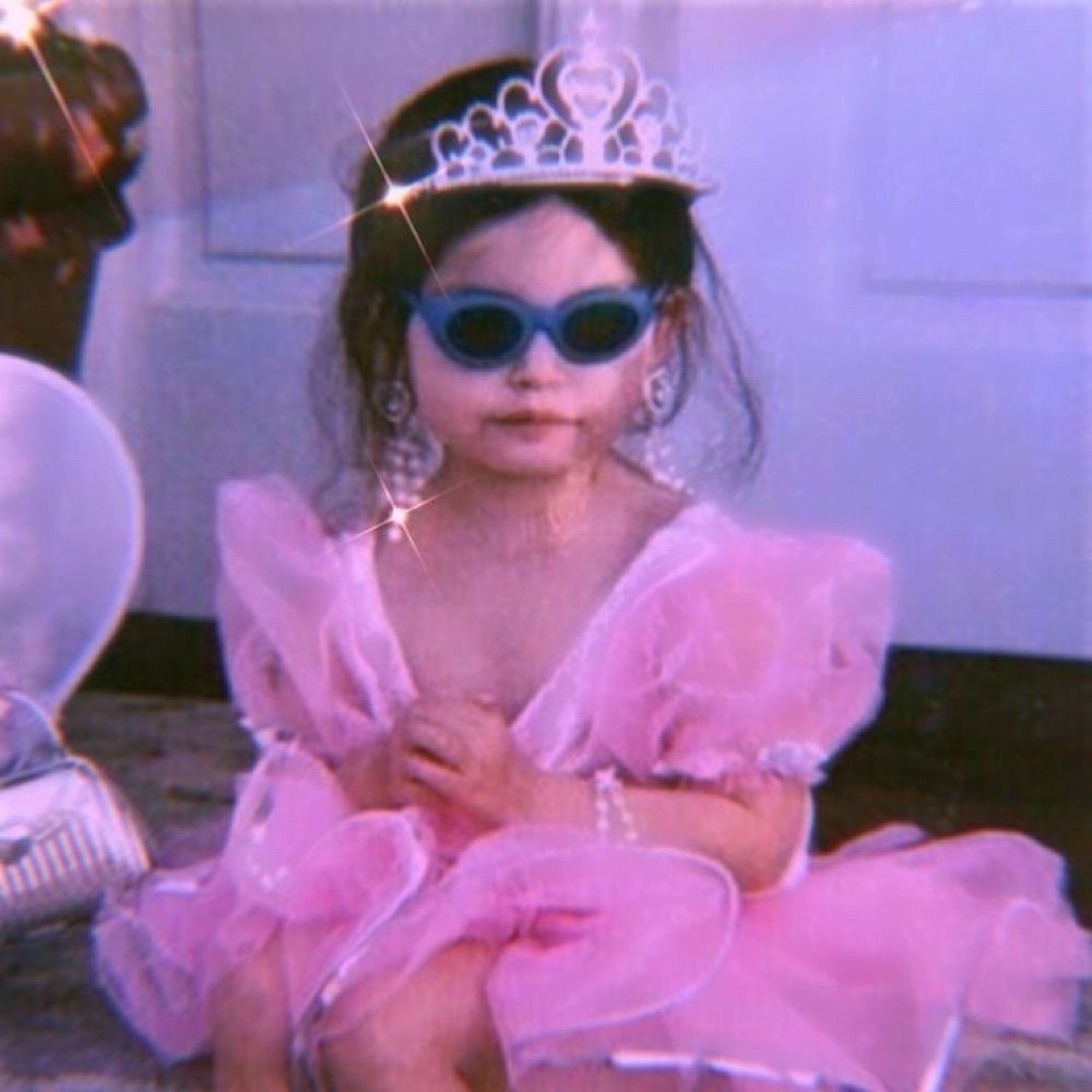 👑