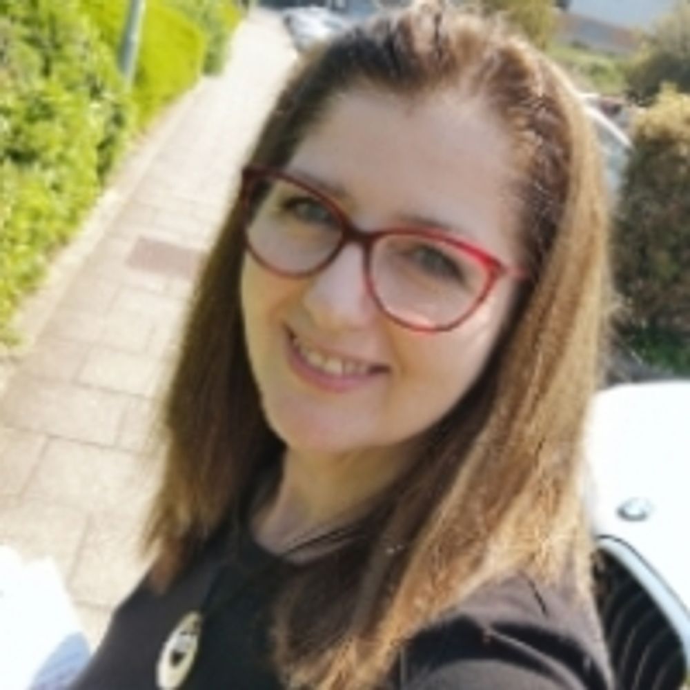 Dr Elizabeth Hidson