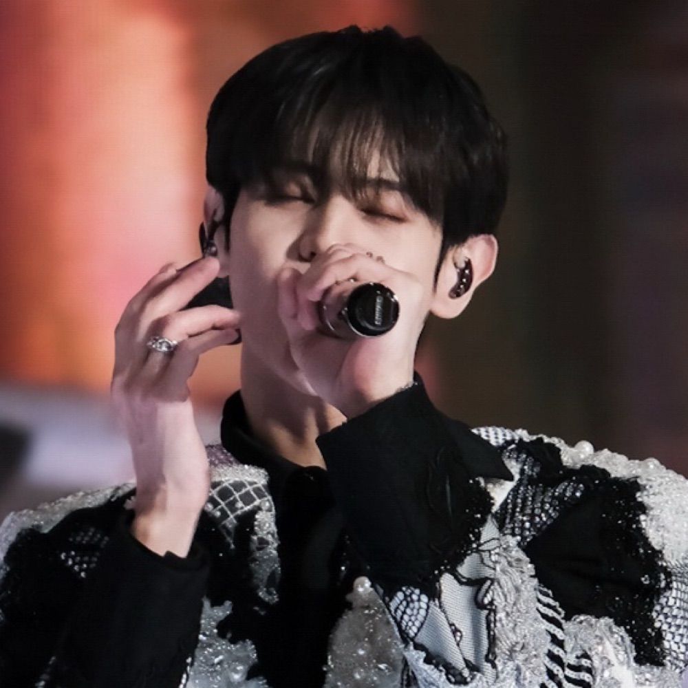 슈슈💡🌹