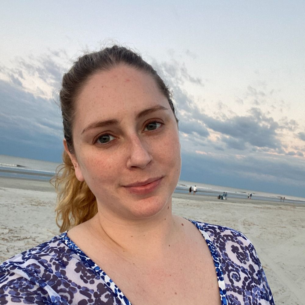 Danielle Bryn | Voice Actor | Home Studio