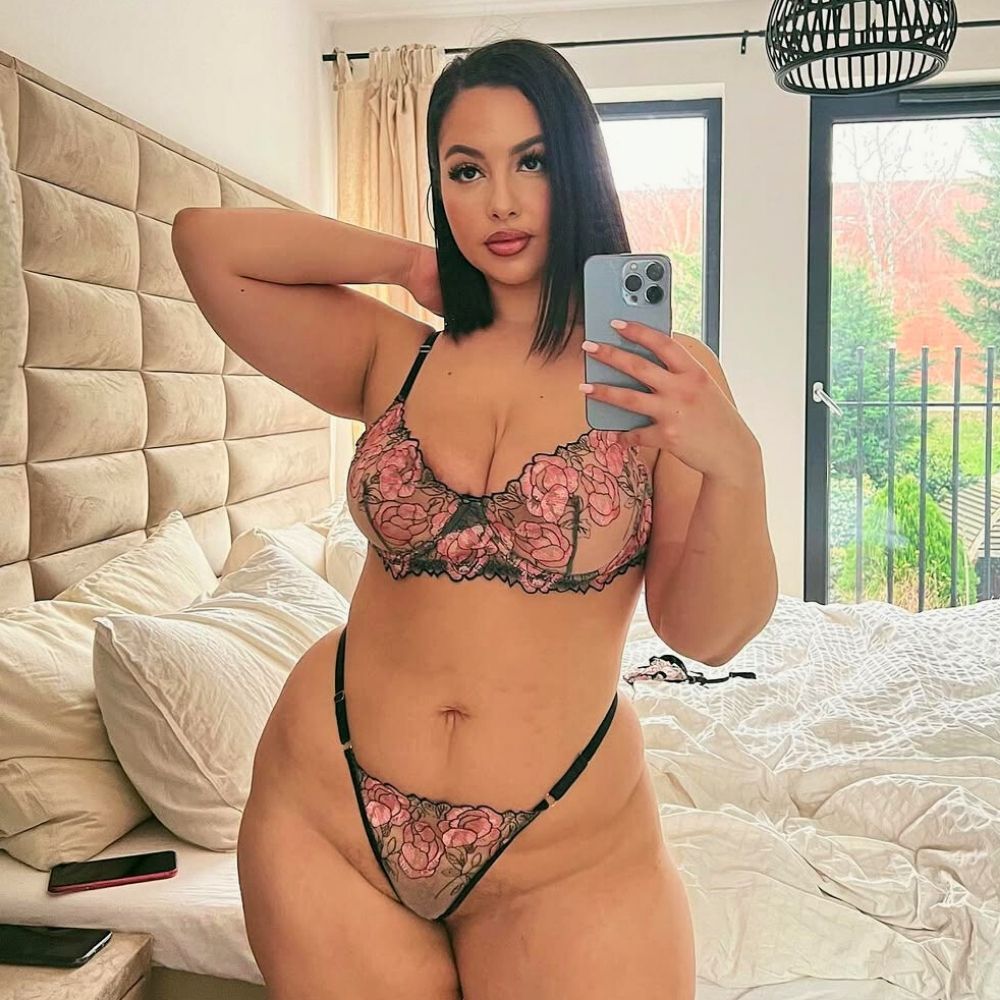 ONLY CURVES | 🔥 Hot Curvy Girls