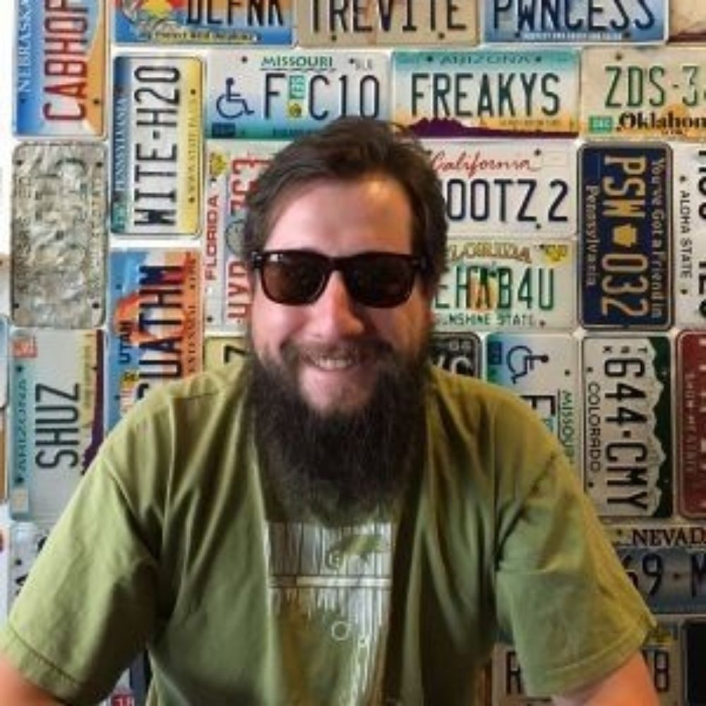 Jonathan González V 