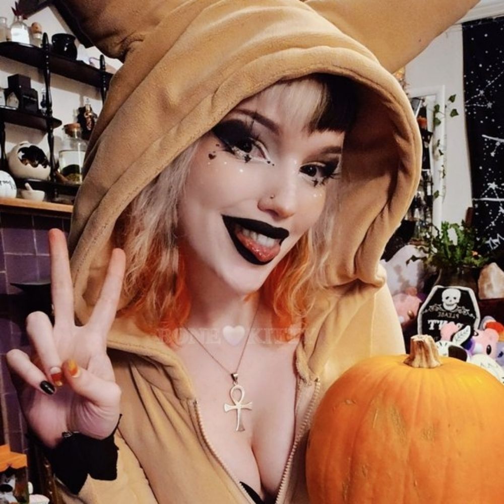 Bone Kitty 🖤🦴🎃🦇🔞