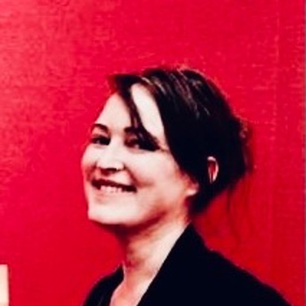Dr Lucy Huggins