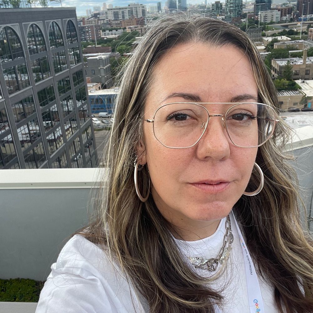 R. Erin Comninaki