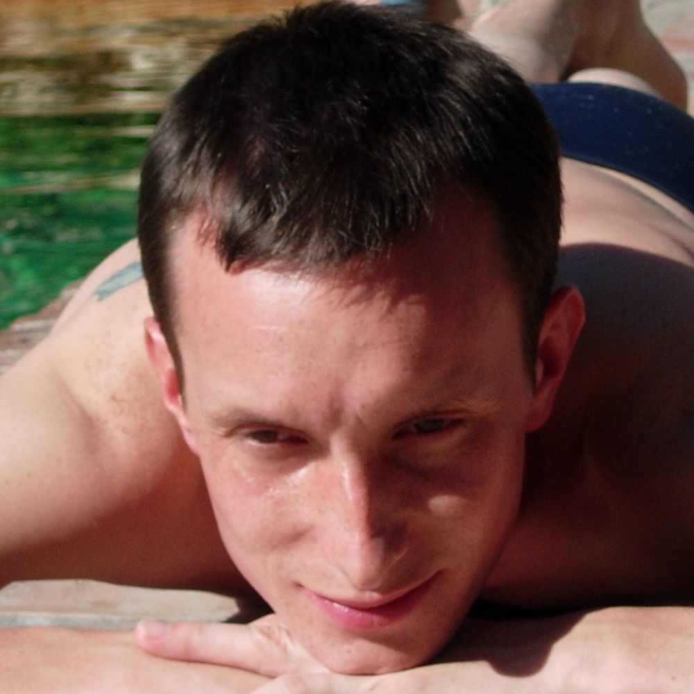 Paul J Menkenzi