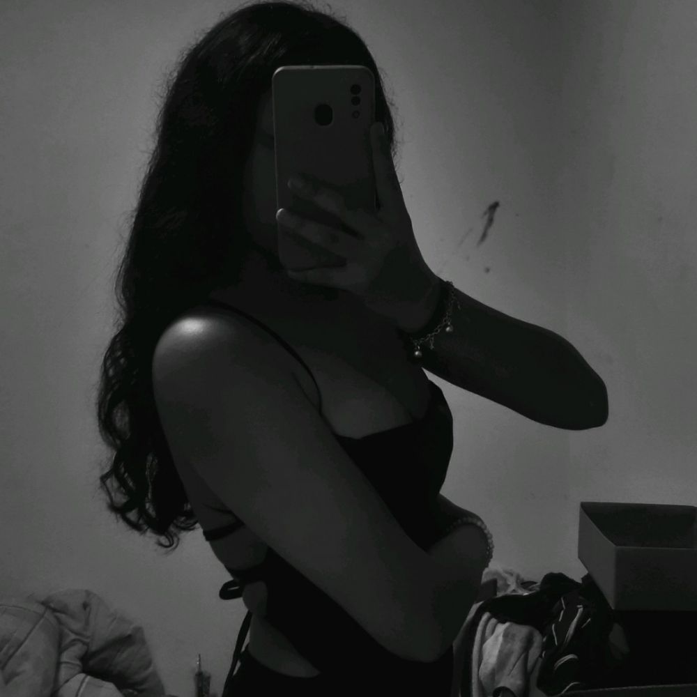 Tina fiel