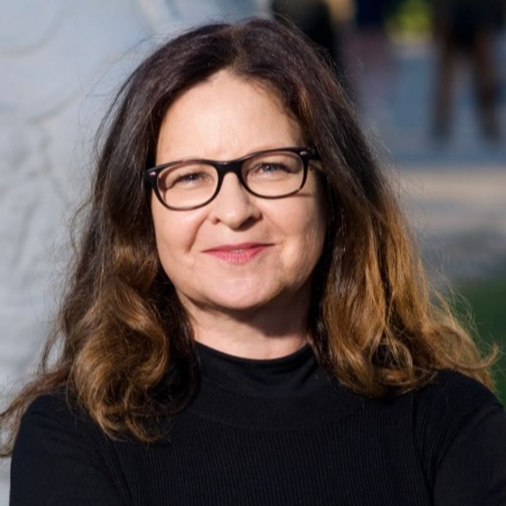 Bettina Balàka