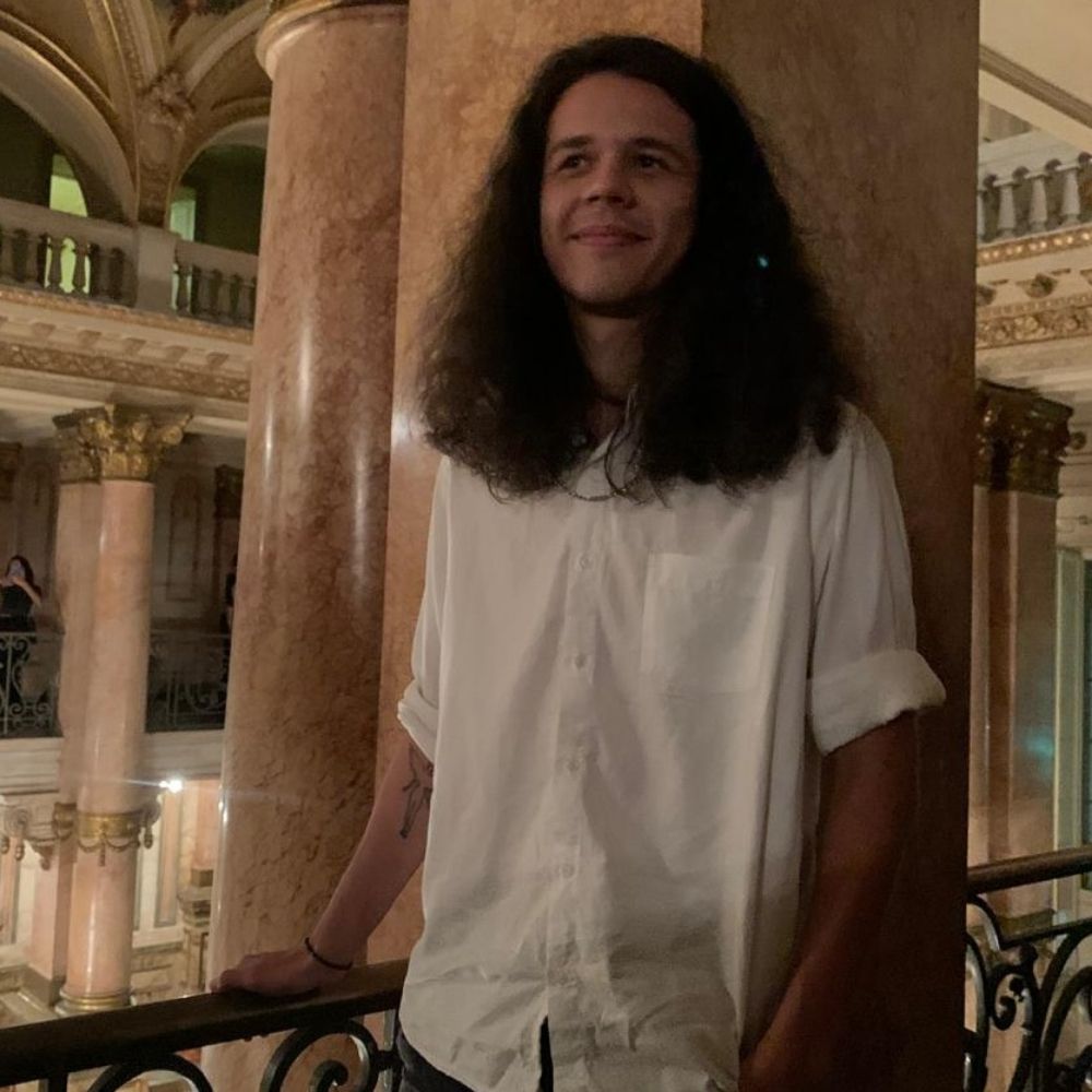 Leo, Camarada Emo