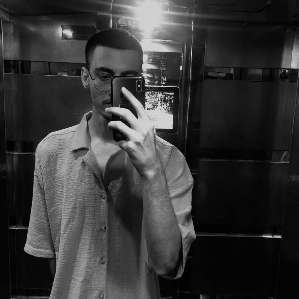 Pouria_mkr