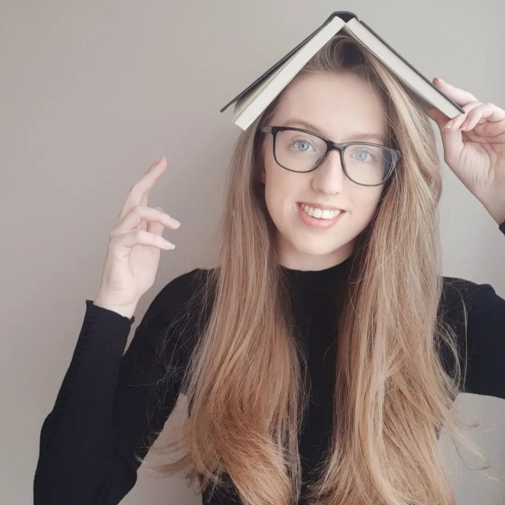 Chloe Harris - Author