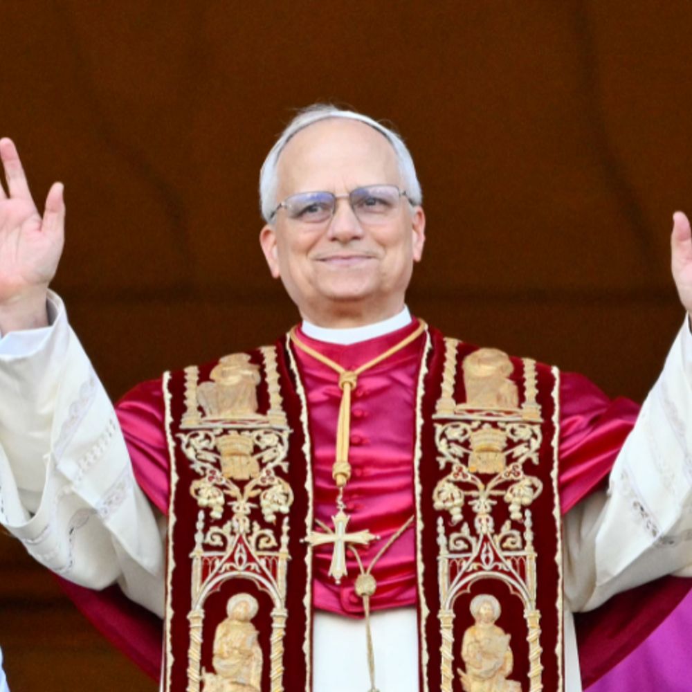 Dr. Robert Francis Prevost - Pope Leo XIV / Papa León XIV