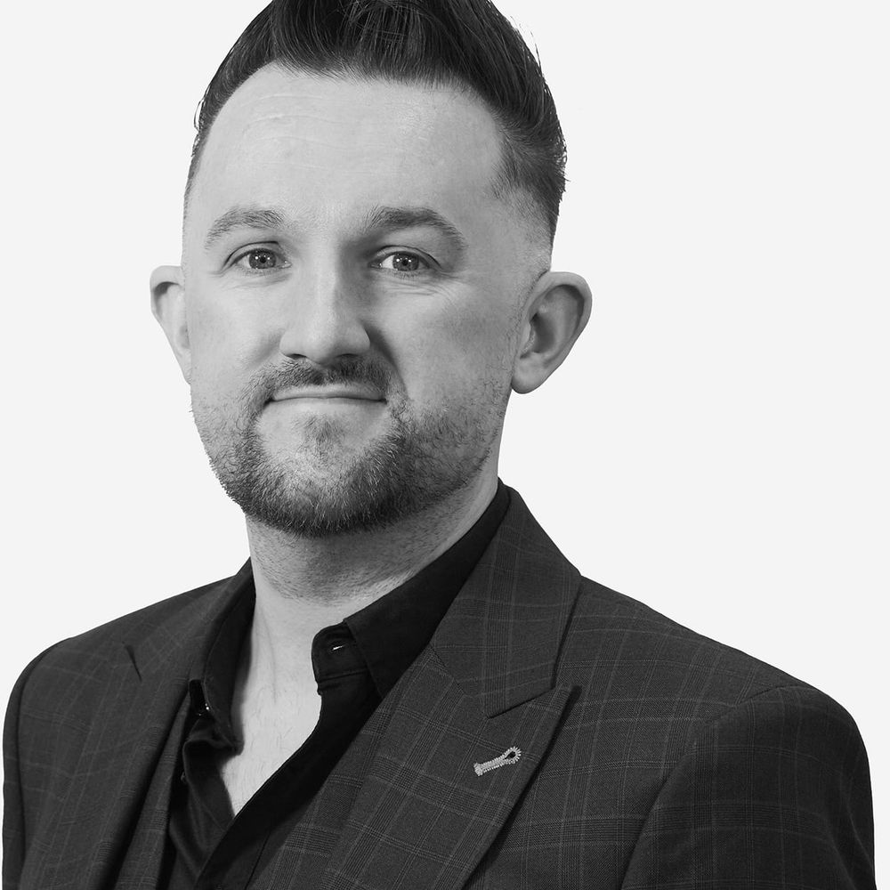 Dr Chris Eades