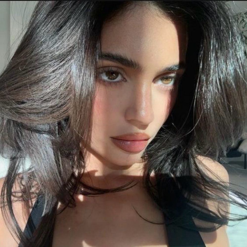 lara⸆⸉ | short n' sweet 💋