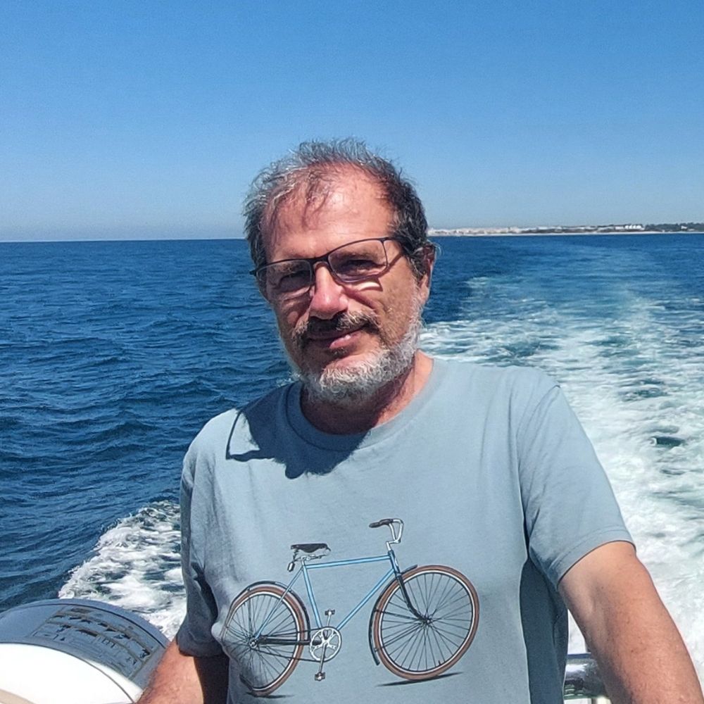 José Carlos González L