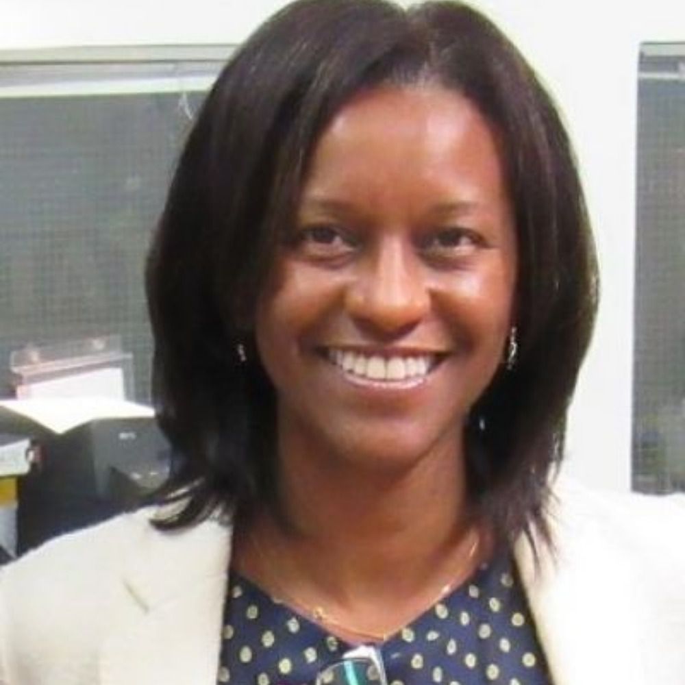Dr Flavia H Santos