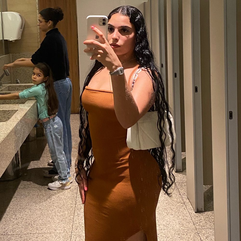 𝑹𝒐𝒔𝒚 𝑪𝒂𝒎𝒑𝒐𝒔 ✨