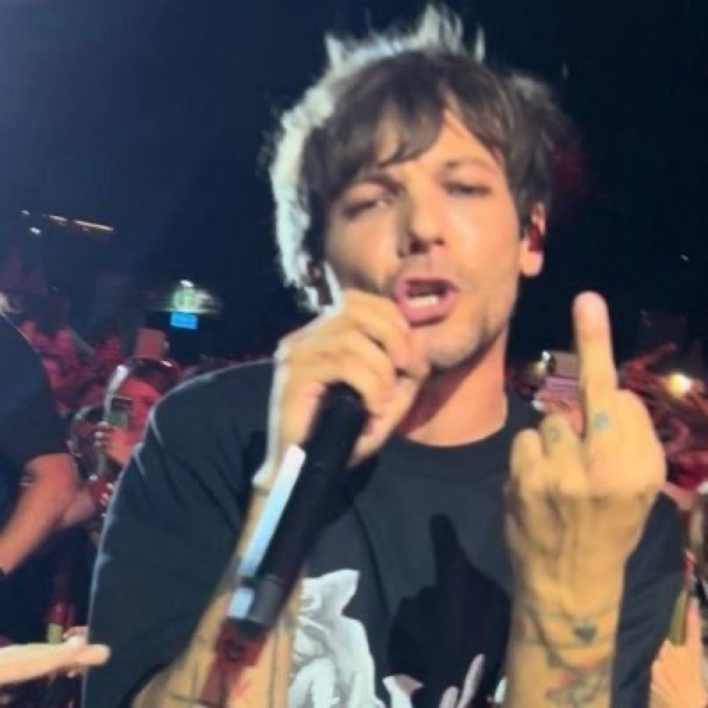 Deve}🗝️}VIU OS LARRY