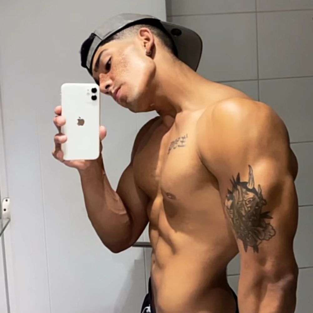 Tomás.