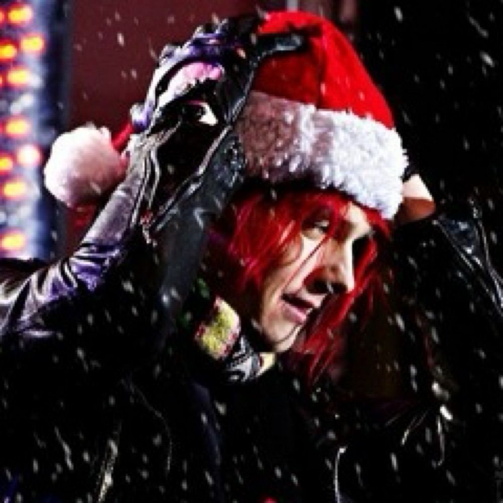 𝓯𝓮𝓼𝓽𝓲𝓿𝓮 gerard🎄