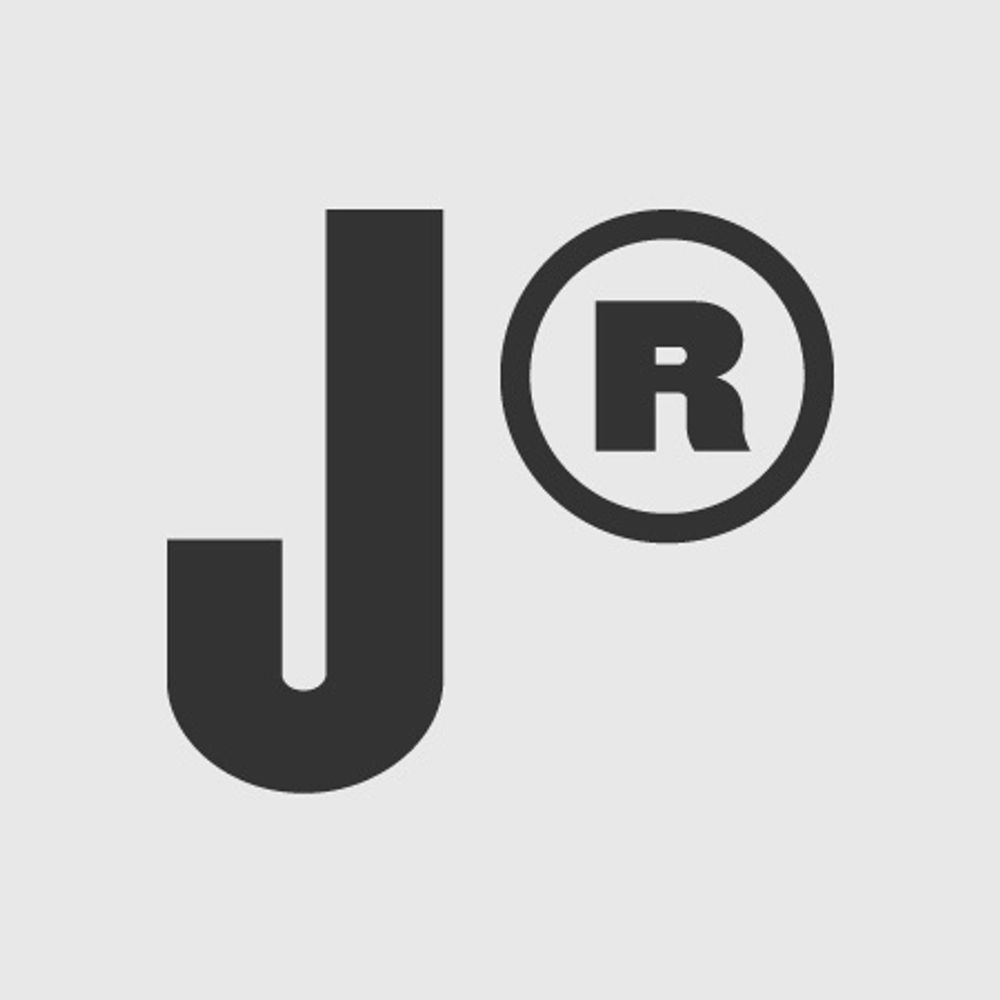 J®