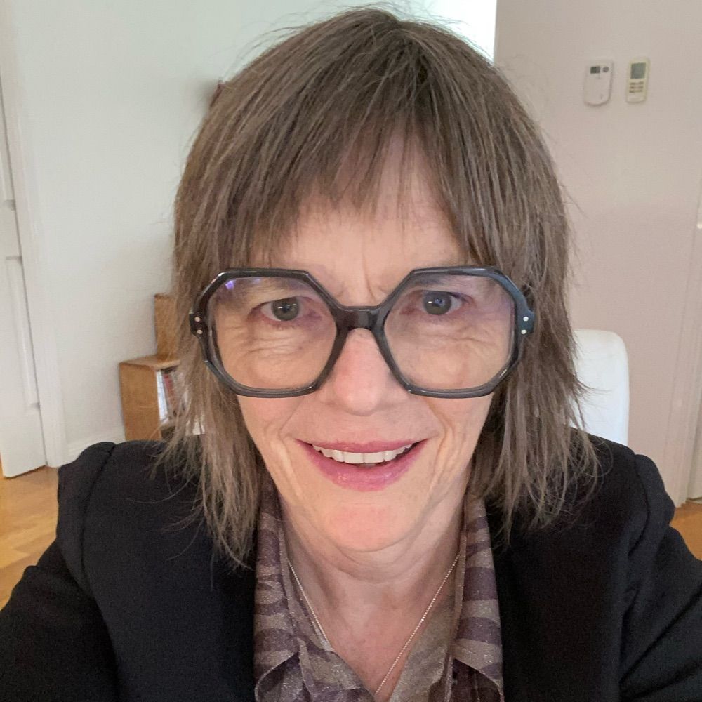 Prof Lisa Barnett