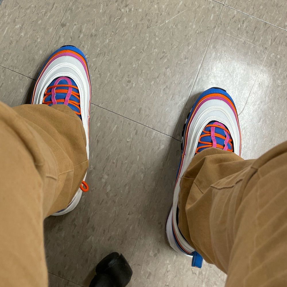 L R