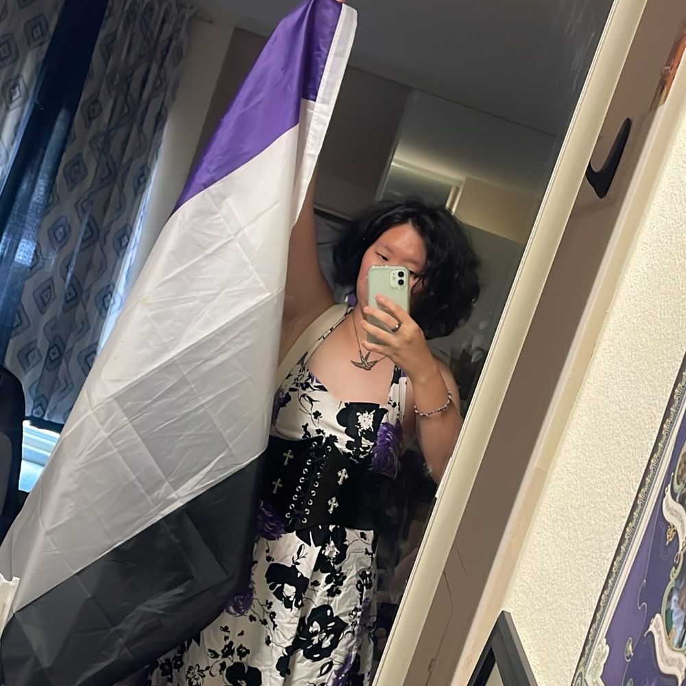 Ell Huang 🖤🤍💜