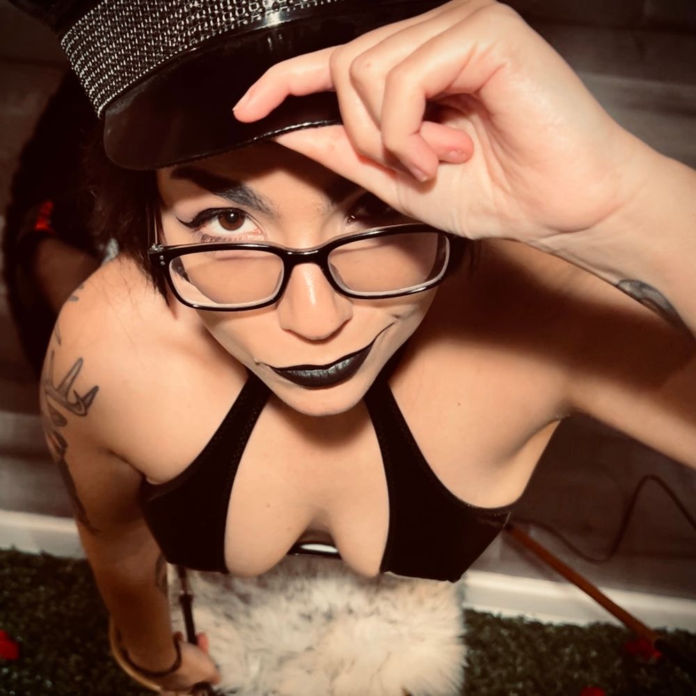 𝕿𝖍𝖊 𝕮𝖔𝖒𝖒𝖆𝖓𝖉𝖆𝖓𝖙 🖤