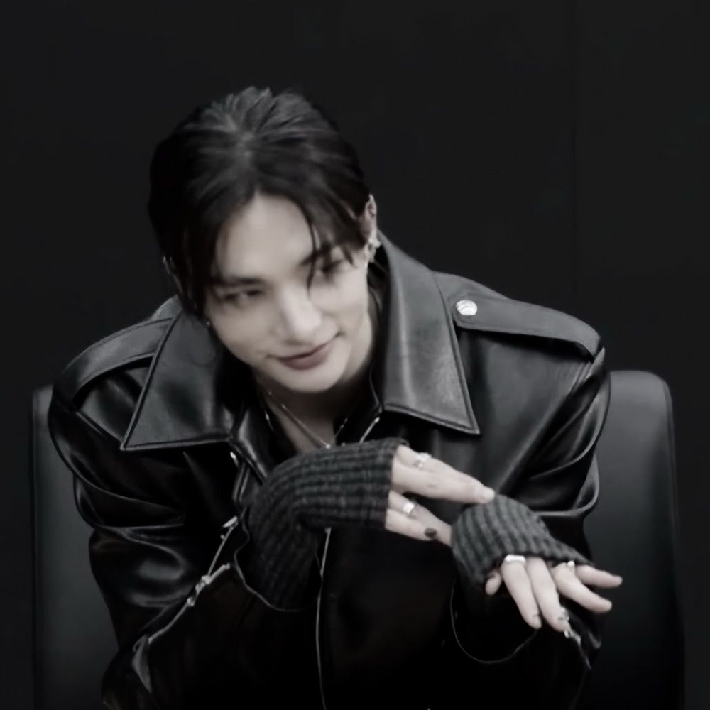 『 𝙃𝙮𝙪𝙣𝙟𝙞𝙣 𝙣𝙚𝙫𝙚𝙧 𝙨𝙡𝙚𝙚𝙥𝙨 』