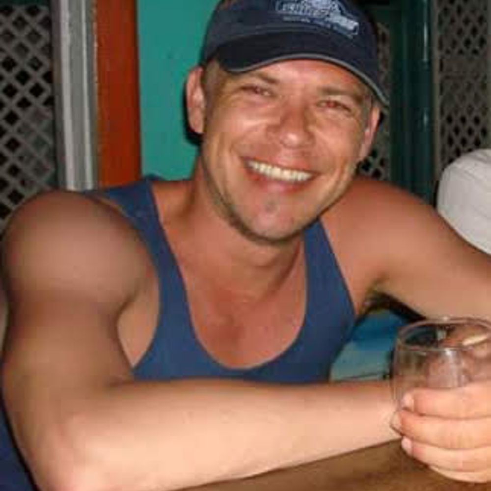 Eric Layman, Medium