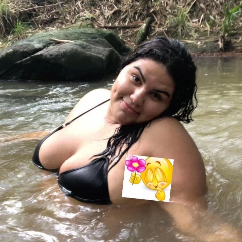 peituda metida 