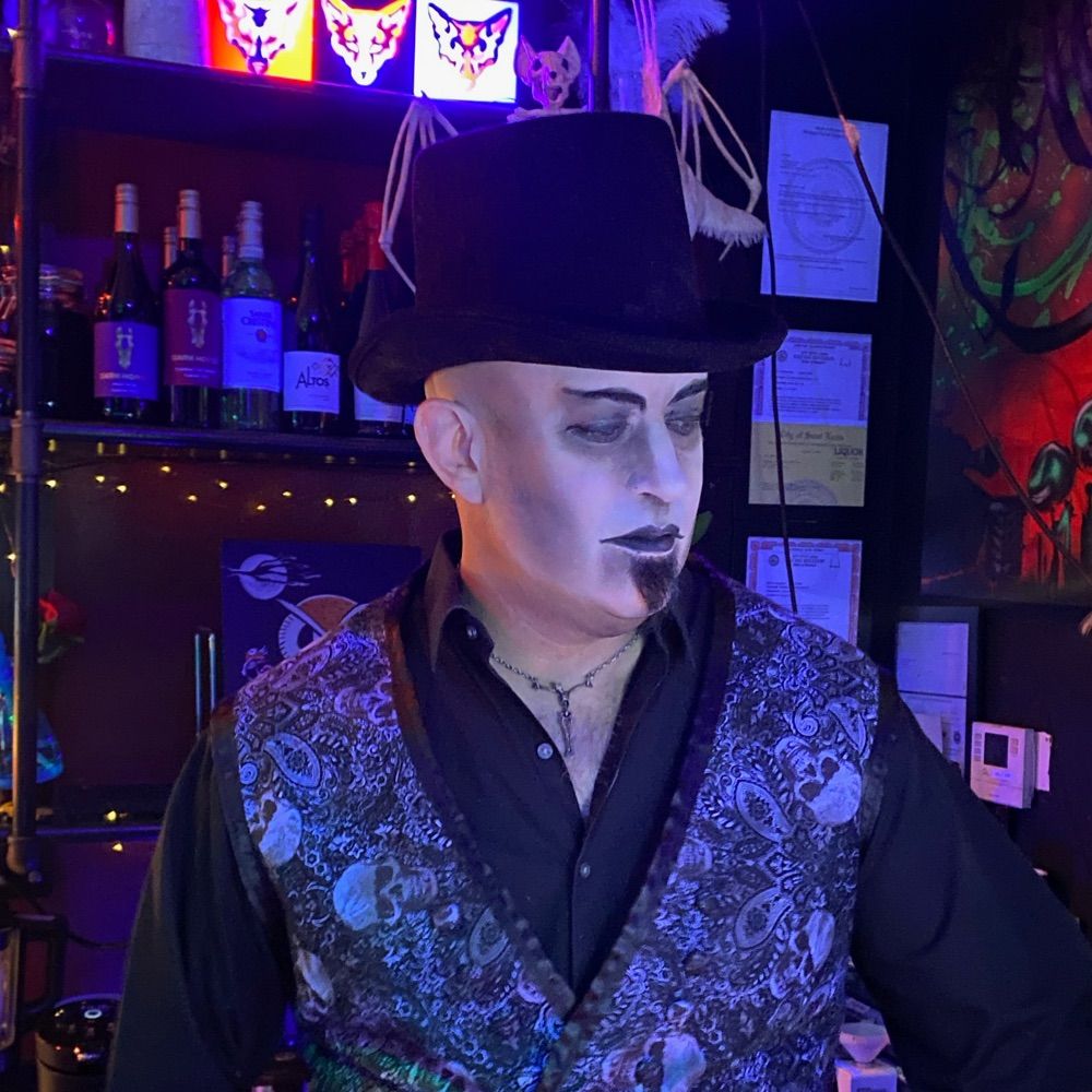 Joel Lovins (Dj Skeletal)