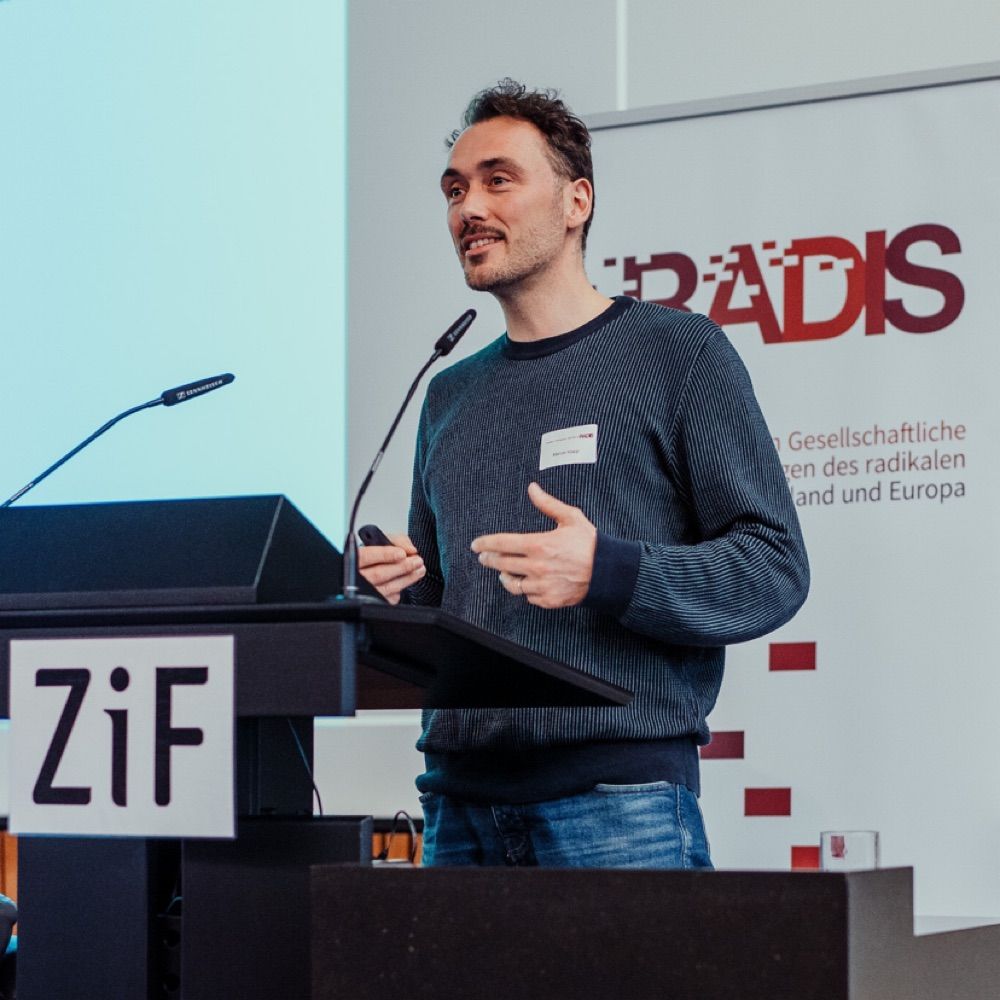 Dr. Marcel Klapp