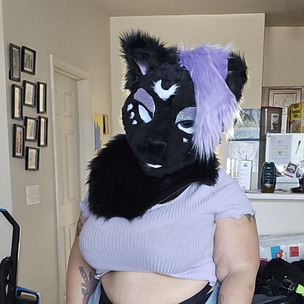 Naja 🖤💜🔜 colossalcon